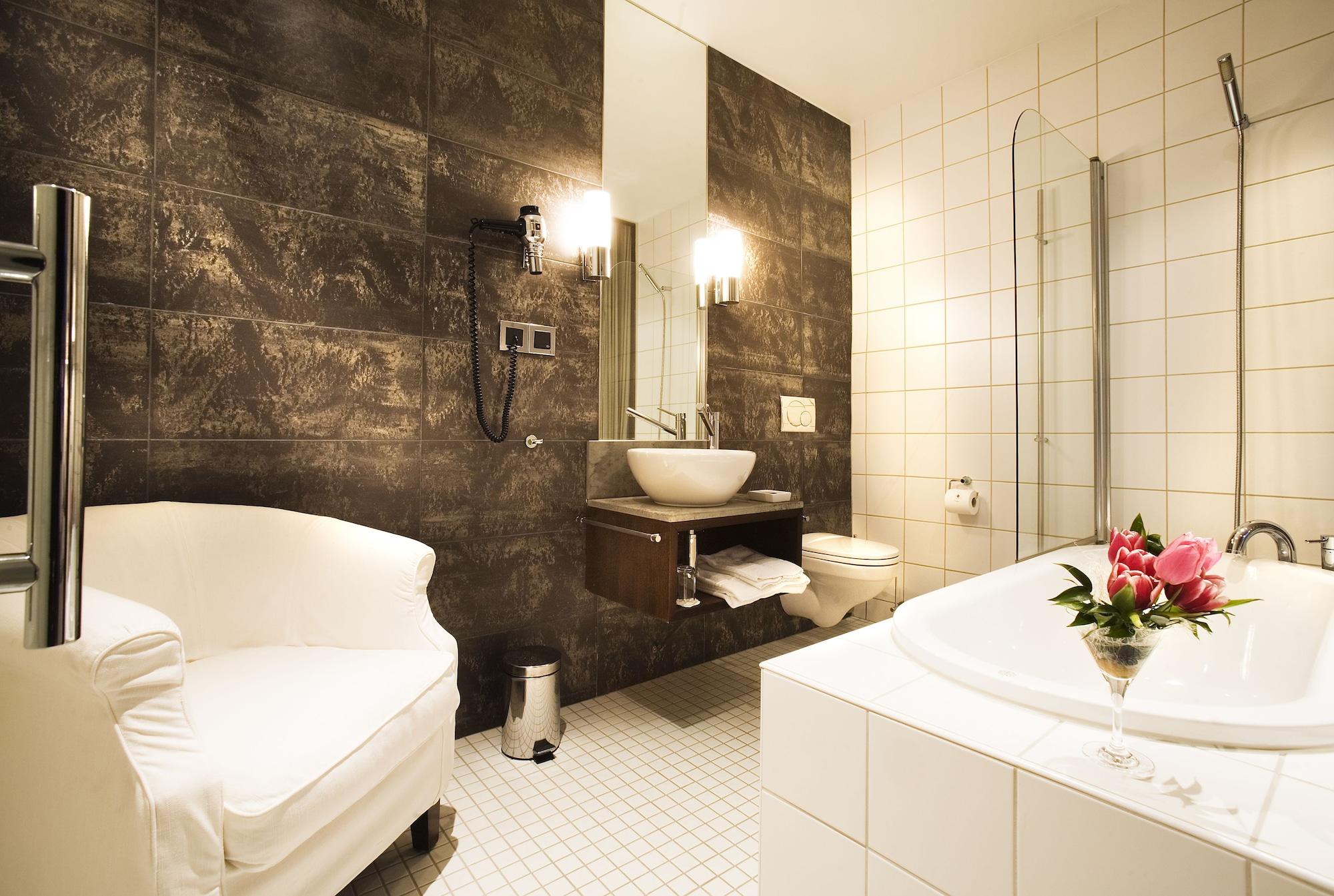Ulfsunda Slott Hotel สต็อกโฮล์ม ภายนอก รูปภาพ