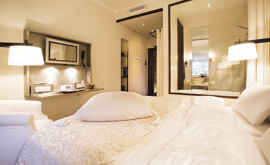 Ulfsunda Slott Hotel สต็อกโฮล์ม ภายนอก รูปภาพ
